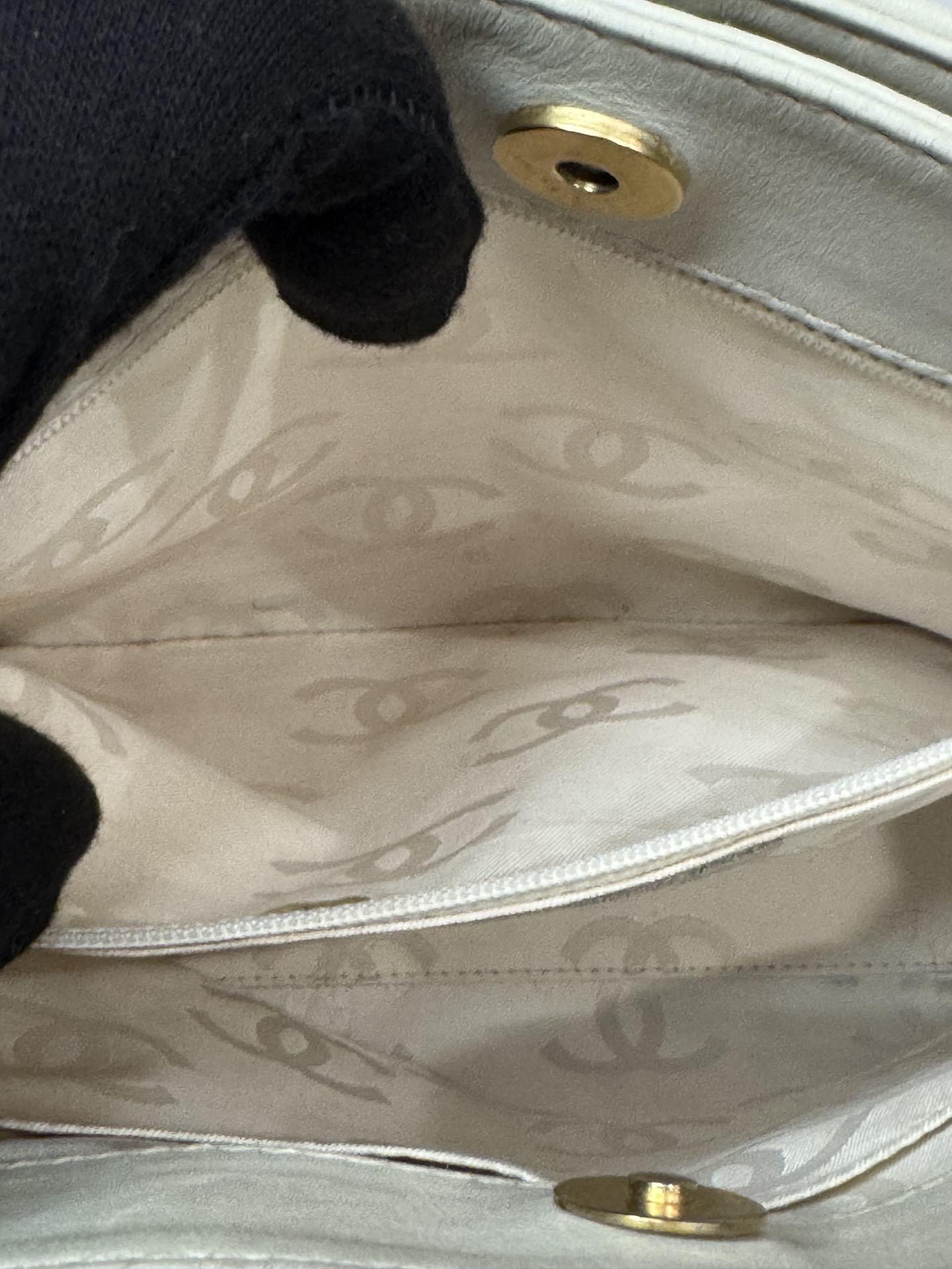 Chanel Wild Stitch Petite Tote — Ivory Calfskin, Gold CC