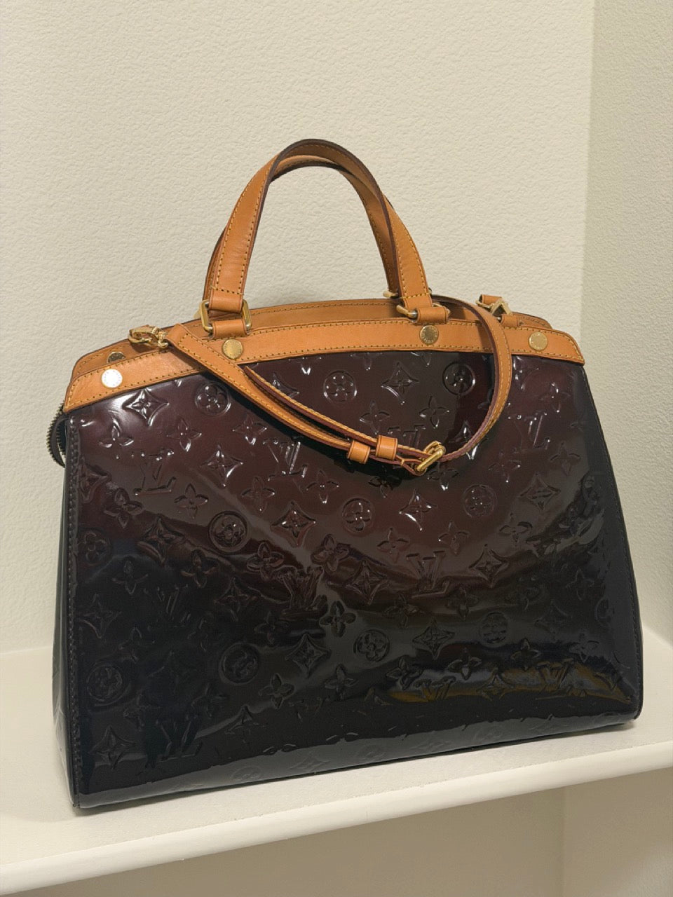 Louis Vuitton Brea MM, Monogram Vernis in Amarante