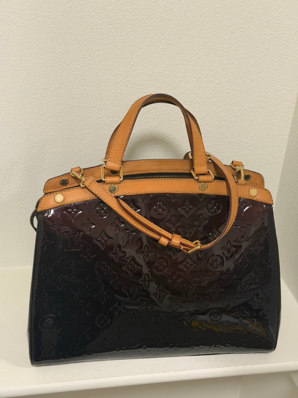 Louis Vuitton Brea MM, Monogram Vernis in Amarante