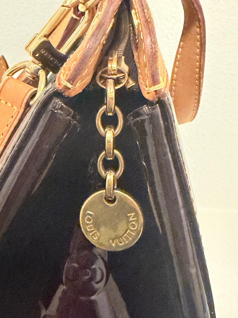 Louis Vuitton Brea MM, Monogram Vernis in Amarante