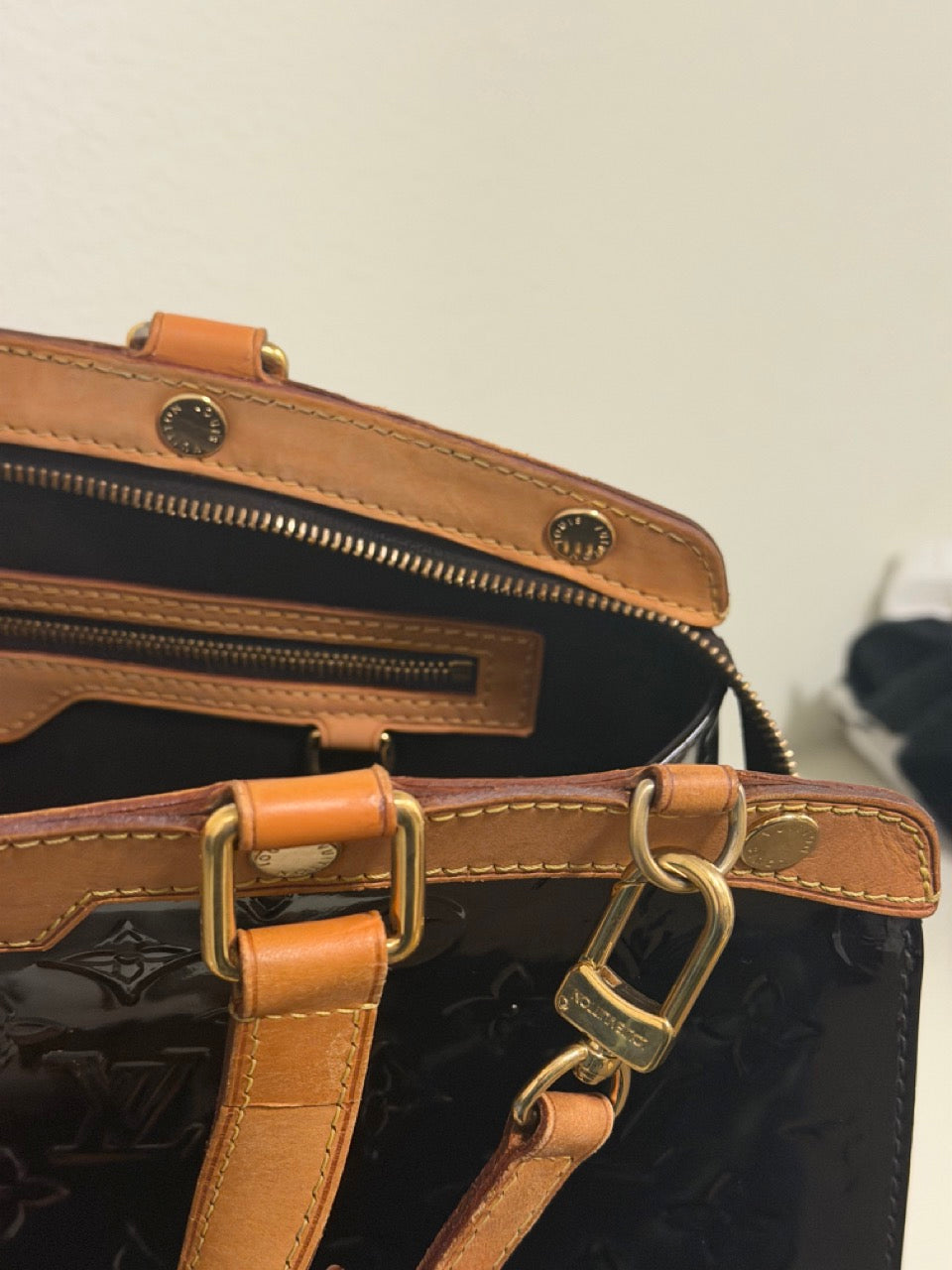 Louis Vuitton Brea MM, Monogram Vernis in Amarante