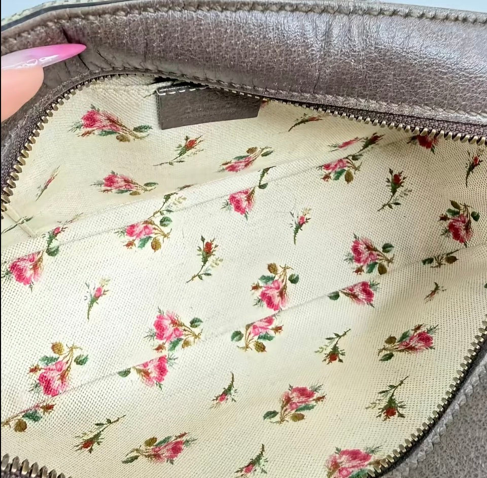 Gucci Neo Vintage GG Supreme Small Messenger Bag