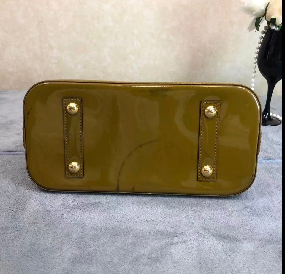 Louis Vuitton Alma Olive Vernis