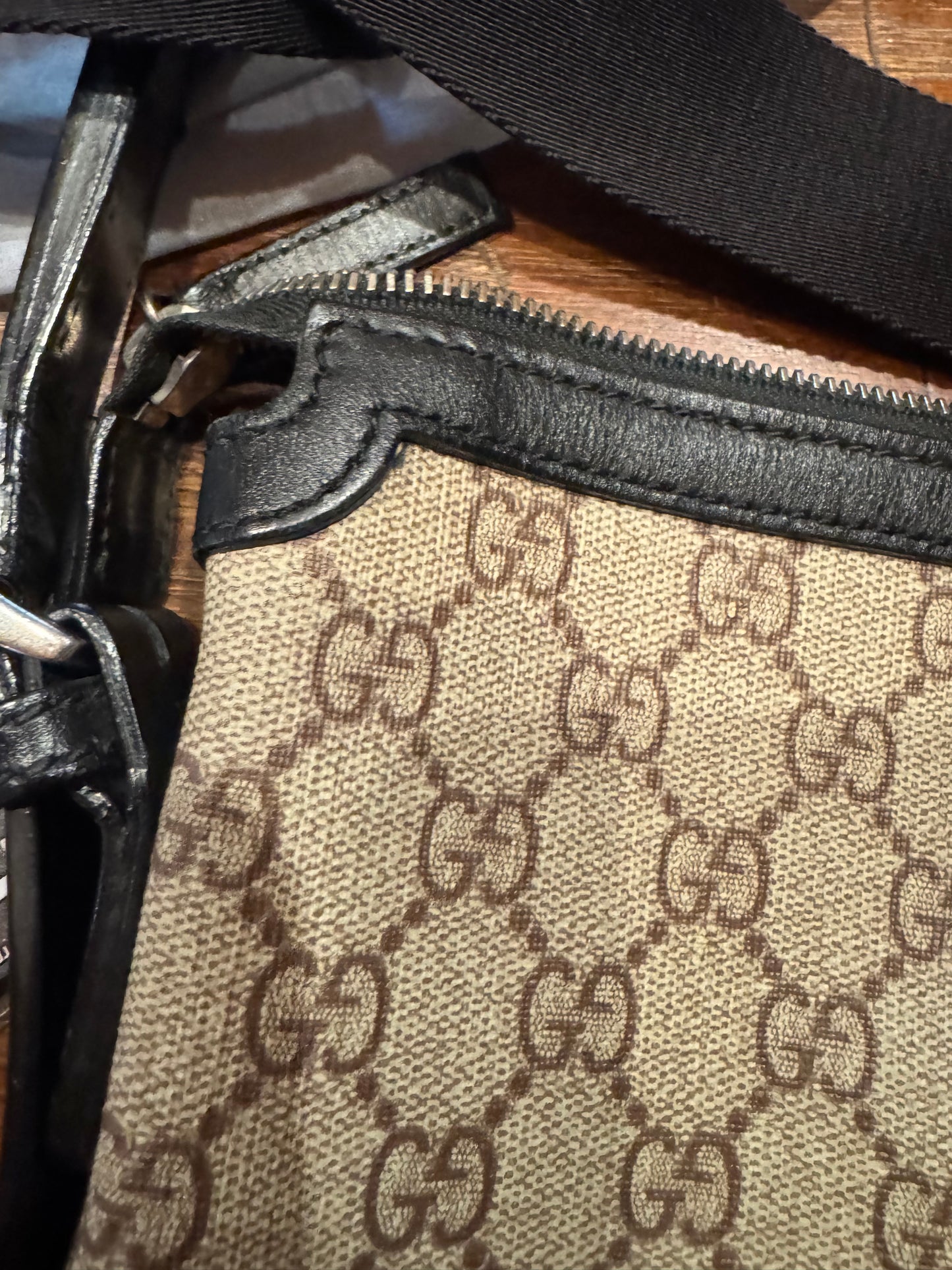 Gucci GG Supreme Web Crossbody Messenger Bag — Beige/Ebony