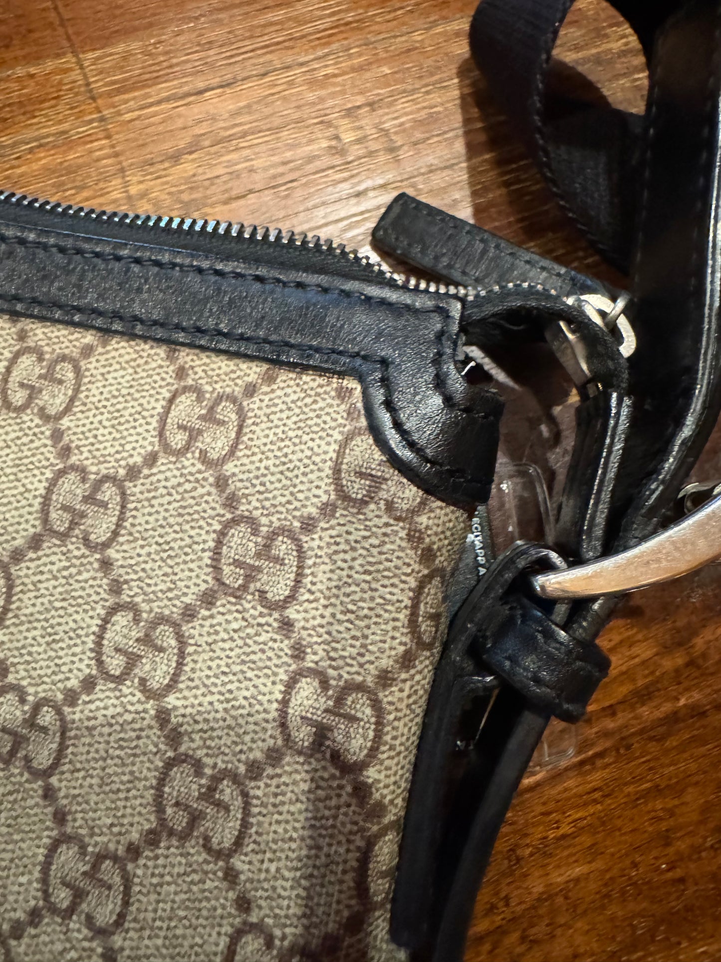 Gucci GG Supreme Web Crossbody Messenger Bag — Beige/Ebony