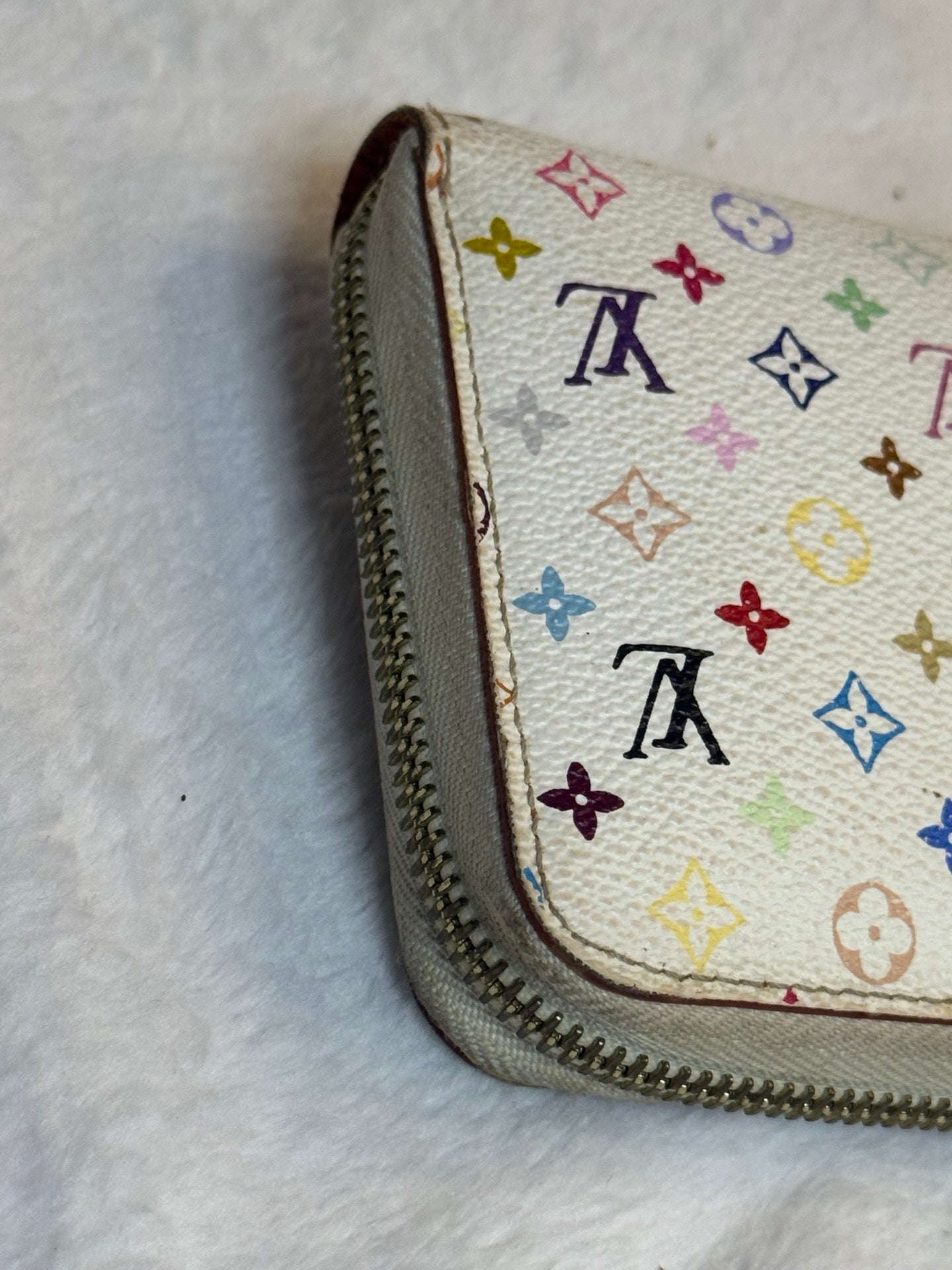 Louis Vuitton Zippy Wallet – White Multicolore Monogram Canvas (Pre-Owned)