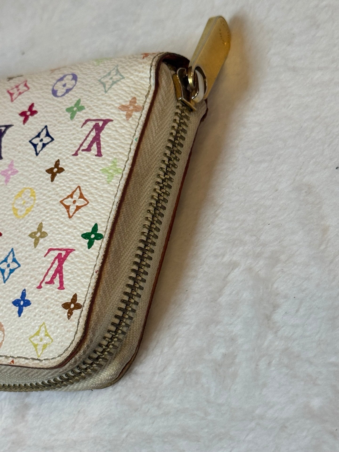 Louis Vuitton Zippy Wallet – White Multicolore Monogram Canvas (Pre-Owned)