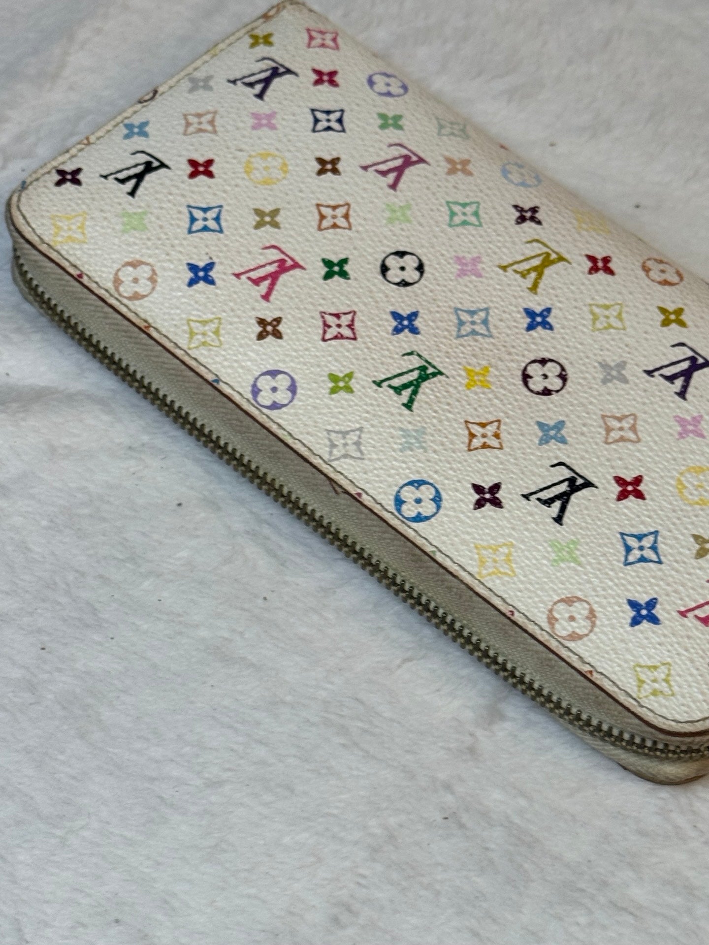 Louis Vuitton Zippy Wallet – White Multicolore Monogram Canvas (Pre-Owned)