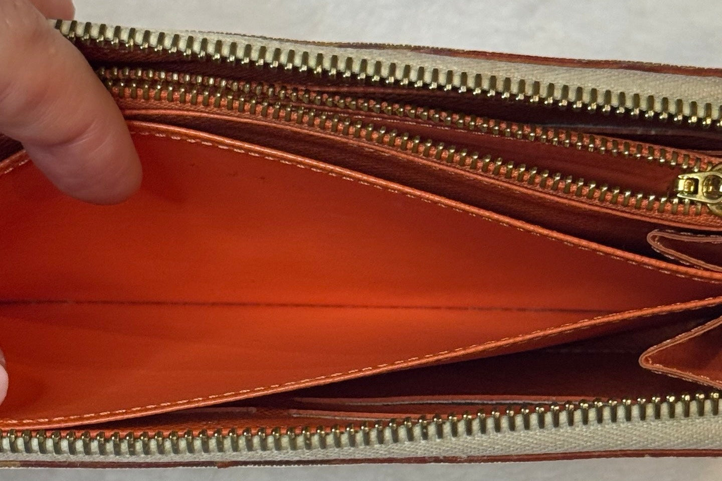 Louis Vuitton Zippy Wallet – White Multicolore Monogram Canvas (Pre-Owned)