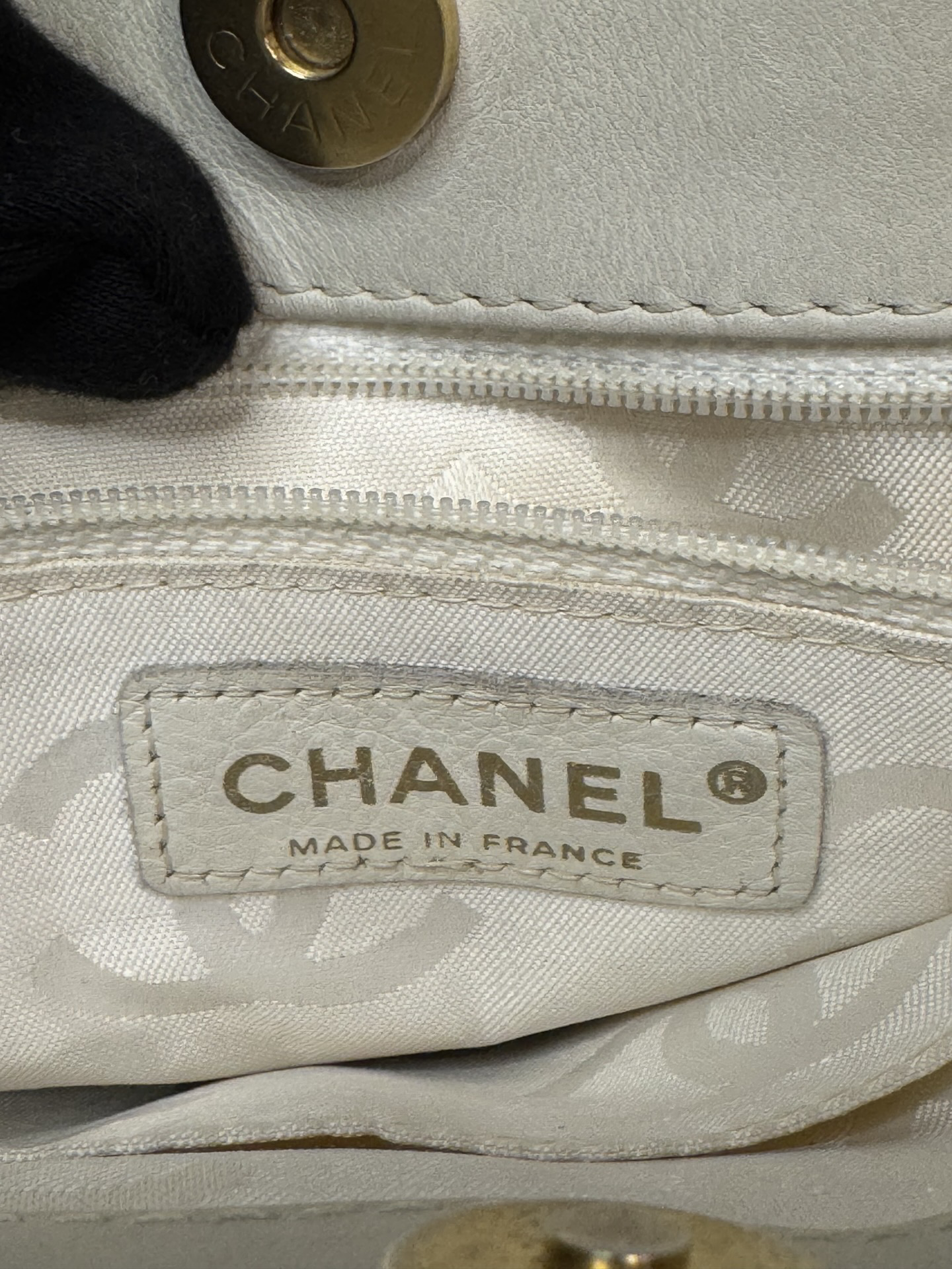 Chanel Wild Stitch Petite Tote — Ivory Calfskin, Gold CC