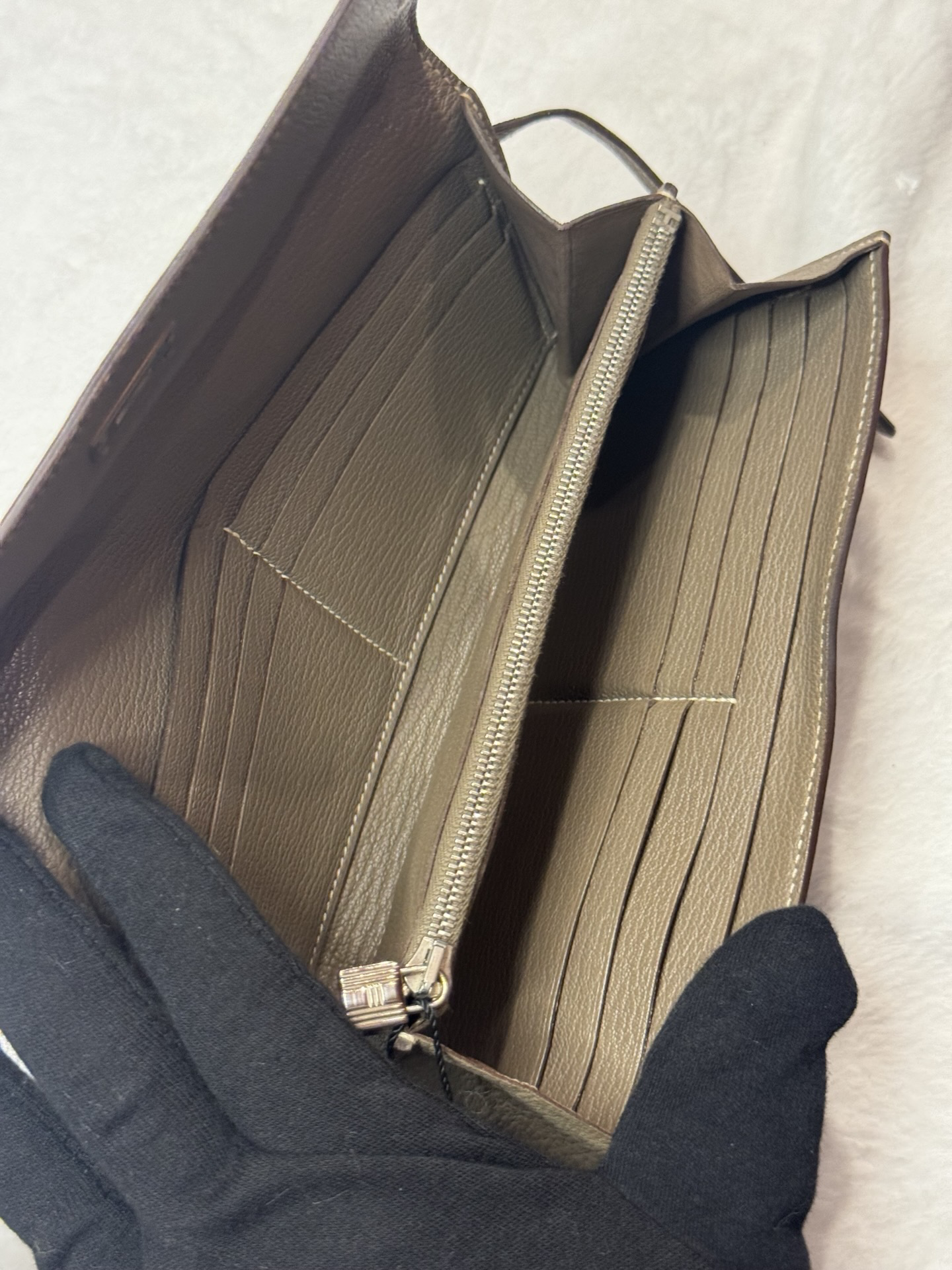 Hermès Kelly Classic Wallet — Etoupe, Palladium
