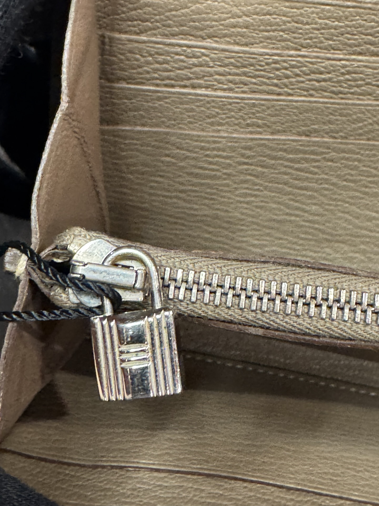 Hermès Kelly Classic Wallet — Etoupe, Palladium