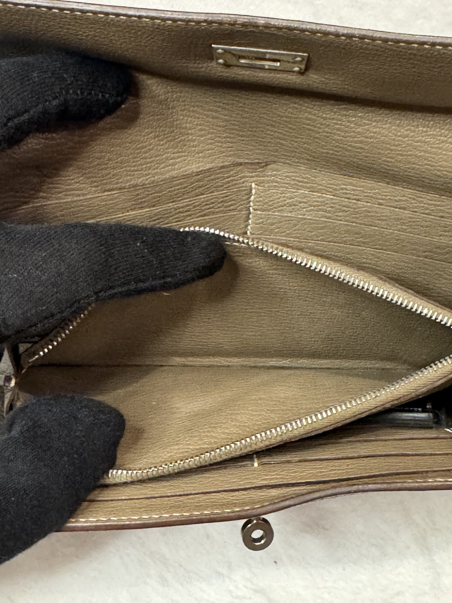 Hermès Kelly Classic Wallet — Etoupe, Palladium