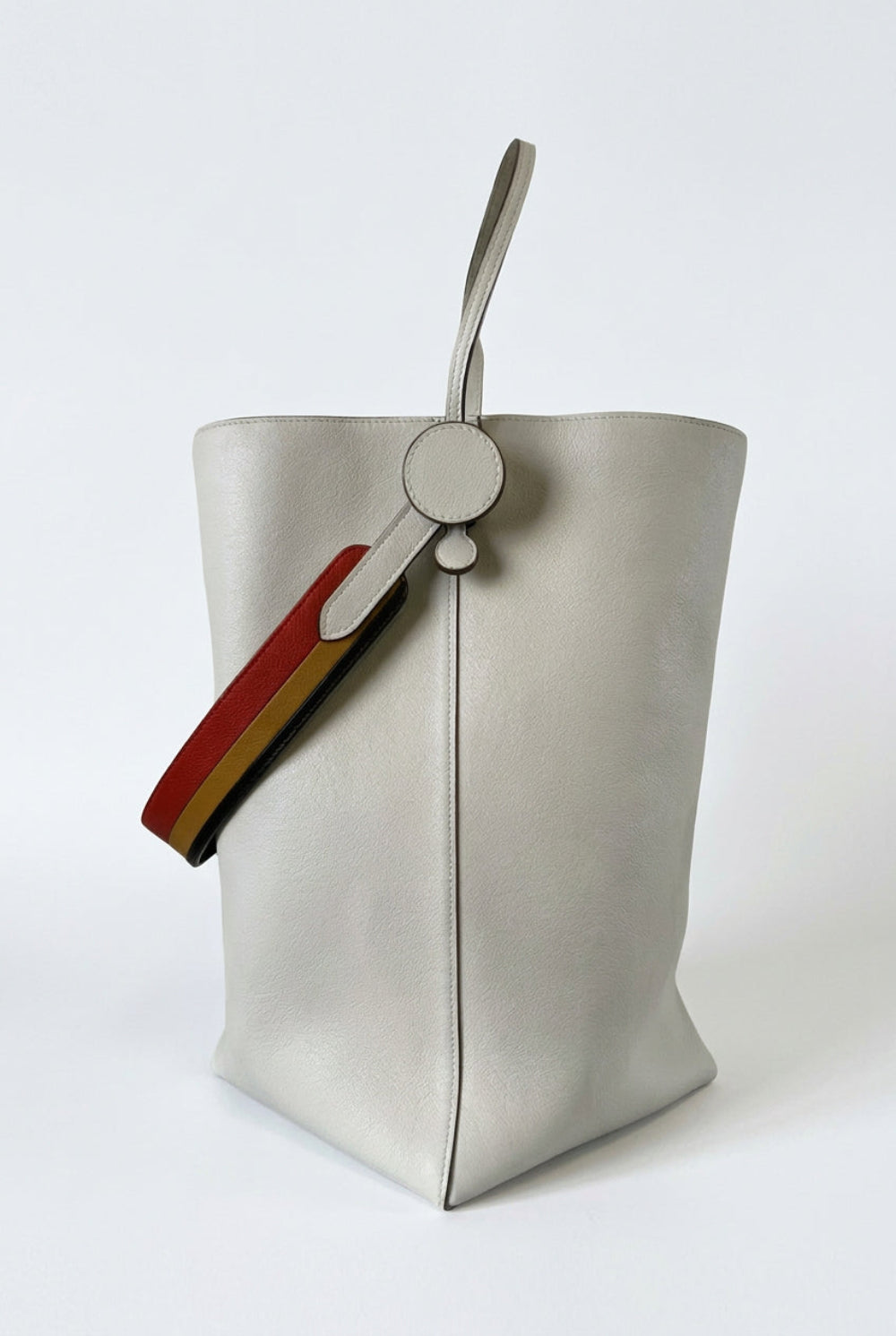 Hermès Licol 19 Bucket Bag, Craie Evercolor with Tricolor Strap