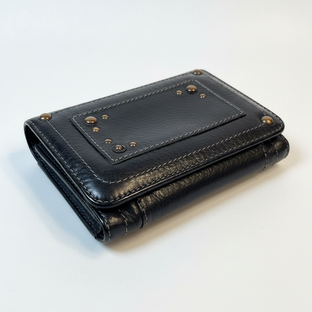 Chloé long wallet in black grained leather, clean product shot